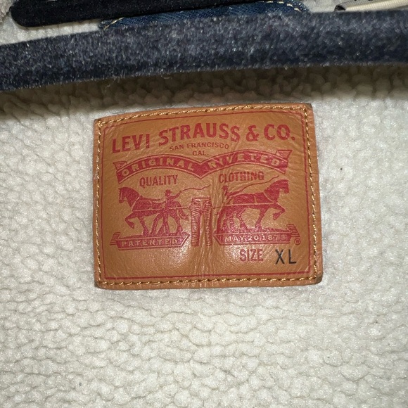 Levi’s Men’s Jean Jacket - Picture 2 of 2